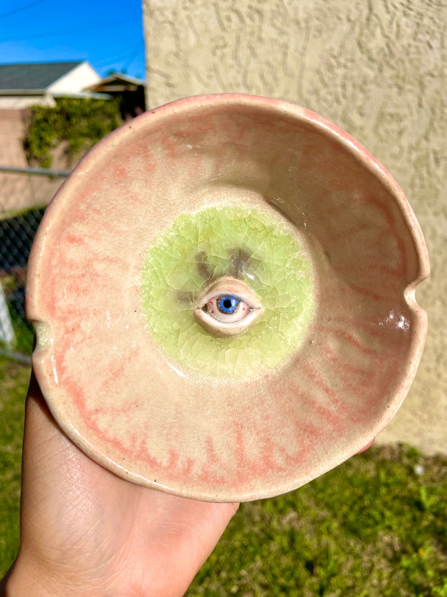 “Aura” eye ashtray